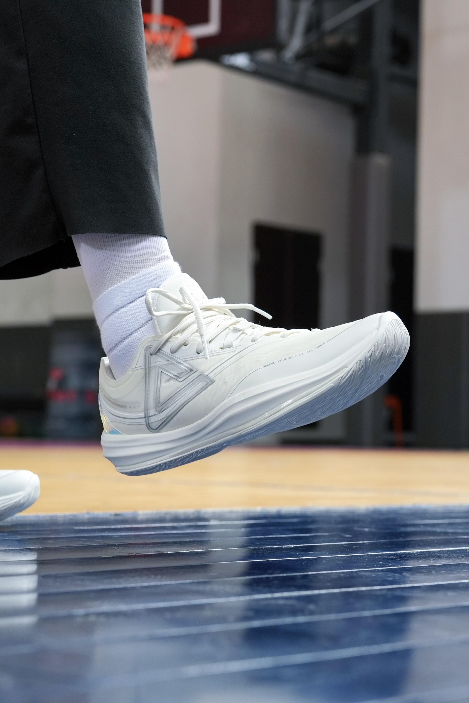 属于你的高光时刻 | 轻灵3 上脚呈现